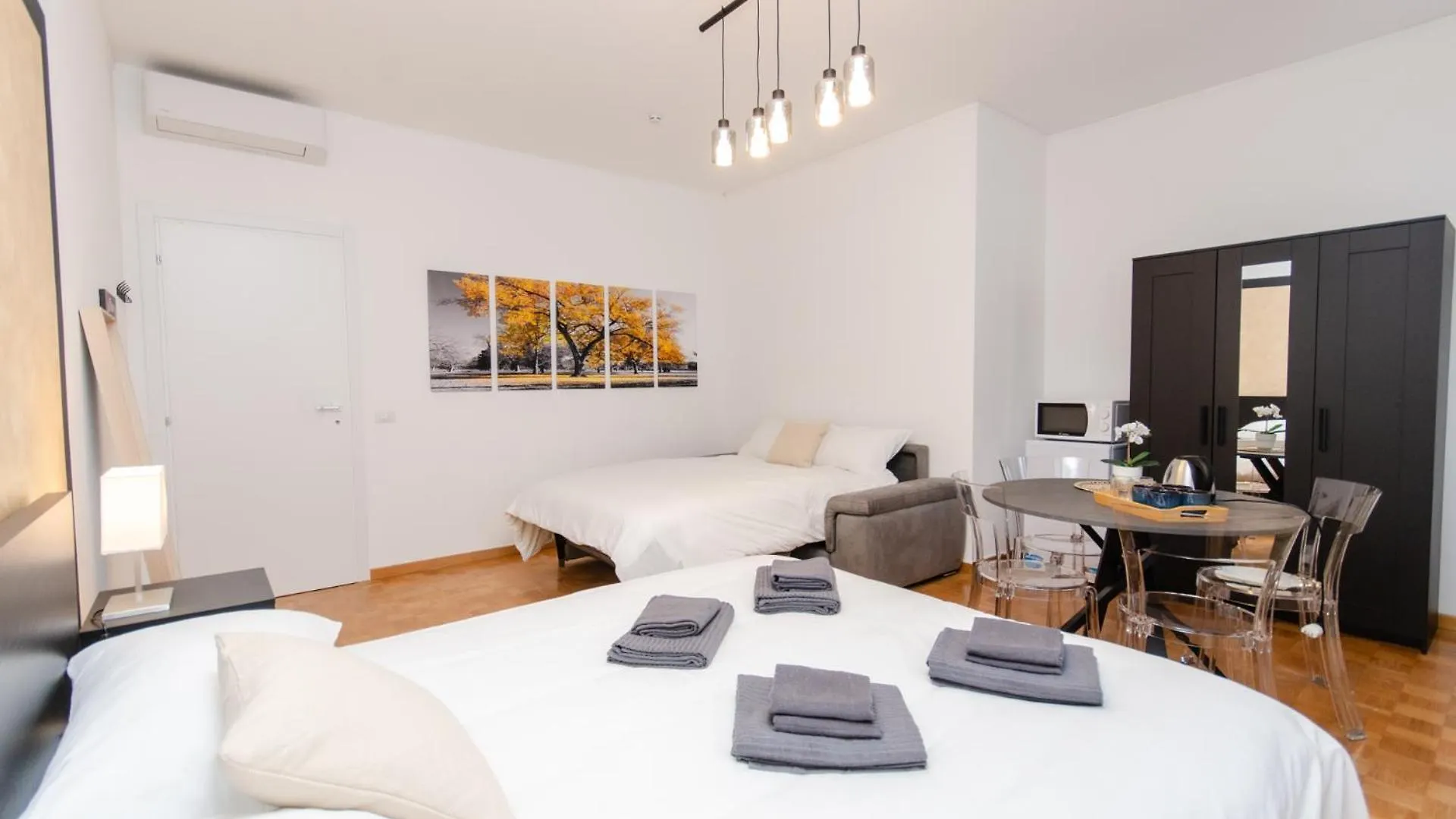 Brown Room Milan Homestay