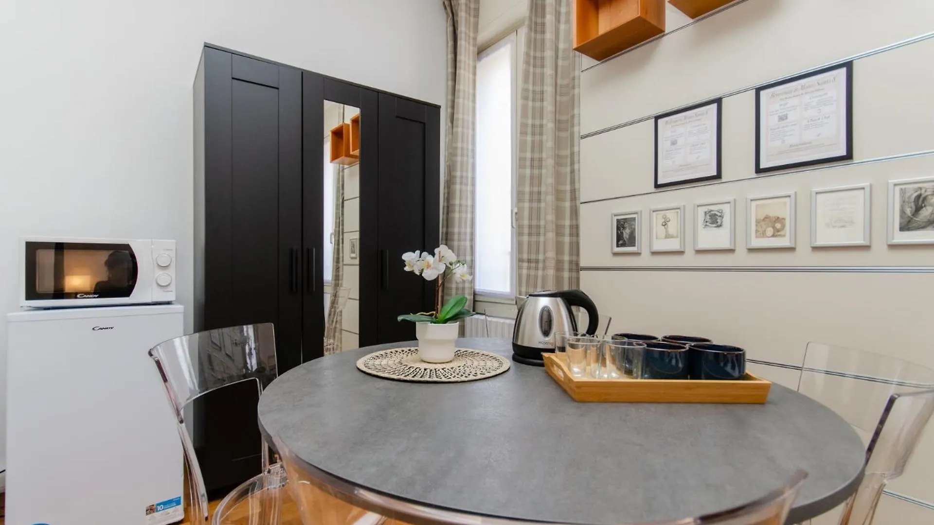 Brown Room ميلان